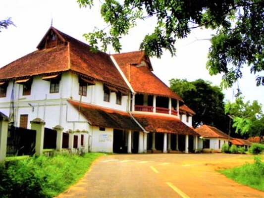 palaces in Kollam, british residency bungalow