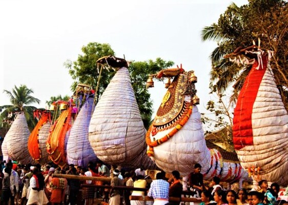 places to visit in palakkad, chinakkathoor pooram
