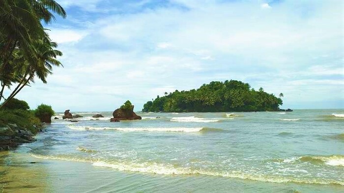 backwaters in Kannur, places to visit in kerala, dharmadam island, beaches in kannur, kannur beaches
