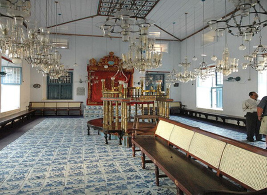 pilgrims in ernakulam, paradesi synagogue