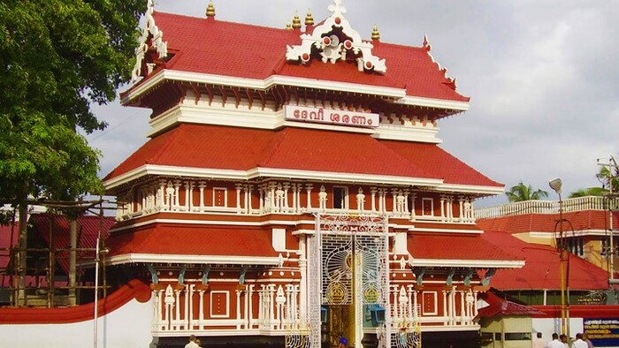 pilgrims in thrissur, paramekkavu bhagvathy temple