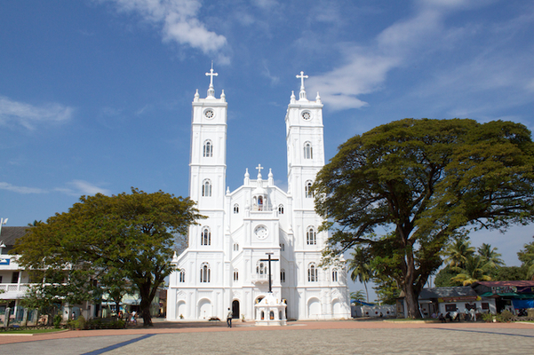pilgrims in ernakulam, vallarpadom church