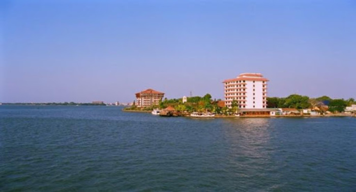 backwaters in kochi, places to visit in kerala, willingdon island, places to visit in ernakulam