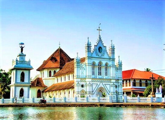pilgrims in alappuzha, st. marys forane church